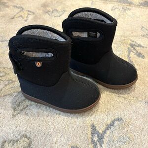 Kids bog boots